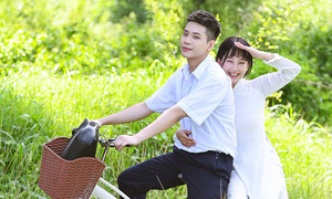 Quân A.P lóng ngóng khi đóng cảnh tình cảm với bạn diễn nữ