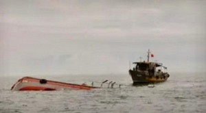 Dùng bộc phá đánh chìm tàu bạn, 9 người rơi xuống biển Cồn Cỏ