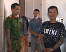 Giang hồ xăm trổ đòi nợ bất thành, dùng kéo đâm người trọng thương