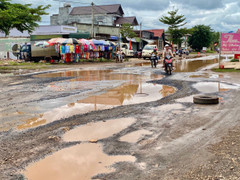 Cận cảnh tuyến đường liên xã chằng chịt ‘ổ voi, ổ gà’ ở Đắk Nông, dân kêu trời