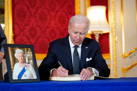 Ảnh: Lãnh đạo thế giới viếng Nữ hoàng Anh Elizabeth II 