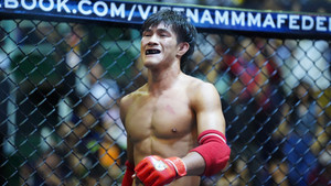 Video: Nguyễn Trần Duy Nhất 'lật kèo' ngoạn mục, đấm gục đối thủ