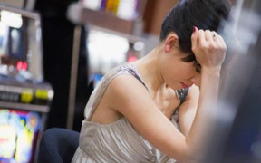 Góp tiền nuôi bố chồng, tôi bị chồng mắng 'nuôi ong tay áo'