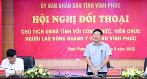 Chủ tịch UBND tỉnh Vĩnh Phúc đối thoại với người lao động ngành Y tế