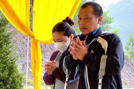 Khởi tố vụ án gửi con chữa bệnh nhận lại hũ tro cốt