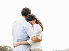 Hàng xóm mách bí mật động trời của em dâu tương lai, em trai phản ứng khó hiểu