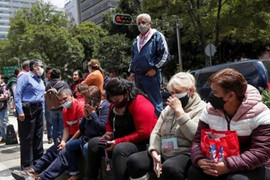 Video: Động đất 6,8 độ ở Mexico, người dân sợ hãi đổ ra đường