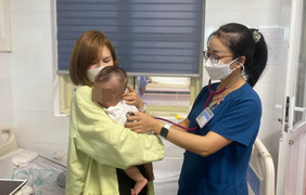 Trẻ mắc bệnh hô hấp gia tăng, bác sĩ chỉ ra sai lầm nhiều cha mẹ mắc phải