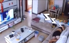 Đang ngủ quên thì được diễn viên trên tivi gọi dậy