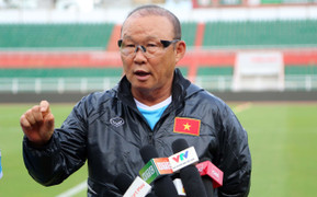 HLV Park Hang Seo và trợ lý Anh Đức sang Thái Lan thăm dò đối thủ