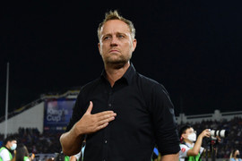 Chia tay tuyển Thái Lan, HLV Polking từ chối trở lại V.League