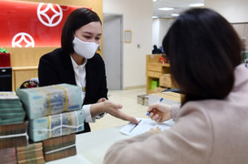 Nhiều ngân hàng tăng lãi suất huy động kịch trần