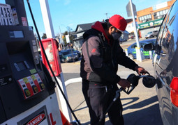 Giá dầu thế giới giảm mạnh, xuống mức thấp nhất 8 tháng qua