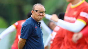 1001 biểu cảm hài hước của HLV Park khi chỉ đạo cầu thủ ĐT Việt Nam tập luyện