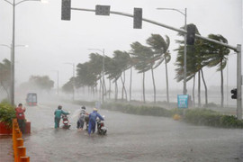 Bão Noru tiếp tục tăng cấp, dự báo đêm mai đổ bộ vào Biển Đông