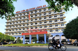 Long An: Nhóm côn đồ xông vào bệnh viện, truy sát bệnh nhân đang cấp cứu