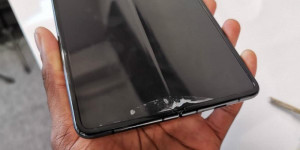 Dòng điện thoại gập có vấn đề, Samsung đứng trước nguy cơ bị kiện 