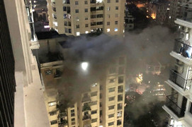 Gọi bạn gái không về, người đàn ông đốt tủ quần áo làm cháy căn hộ chung cư