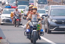 CSGT Hà Nội ghi hình phạt nguội xe đi vào làn khẩn cấp đường vành đai 3 trên cao