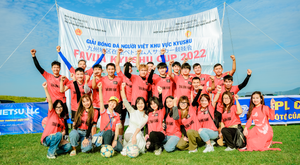 Người Việt Nam ở Kyushu (Nhật Bản) gắn kết đồng hương trên sân bóng