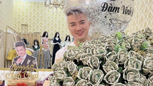 Đàm Vĩnh Hưng khoe nhận được quà sinh nhật đặc biệt từ fan hâm mộ