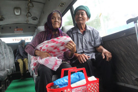 Hàng nghìn người dân ven biển Quảng Nam khăn gói sơ tán để tránh siêu bão Noru