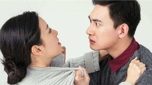 Gửi vài tấm ảnh cho sếp, vợ tôi phá nát sự nghiệp của chồng