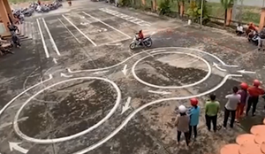 Bài thi xe máy thảm hoạ của quý bà