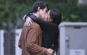 Phía sau những nụ hôn trên phim Việt