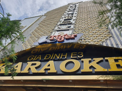 61 quán karaoke, bar ở TP.HCM bị đình chỉ, tạm đình chỉ hoạt động 