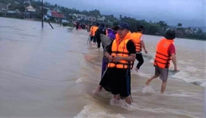 Đi khám bệnh về, hai vợ chồng ở Nghệ An bị lũ cuốn mất tích