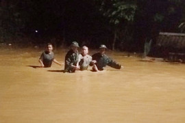 Đi đánh bắt cá, người đàn ông bị nước lũ cuốn mất tích