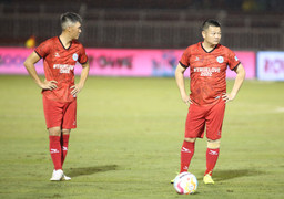 Công Vinh ghi bàn, Văn Quyến phô diễn kỹ thuật trước Huyền thoại Dortmund