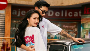 Đoàn Văn Hậu khoe ảnh ôm eo nữ sinh trường Luật, dân mạng trầm trồ