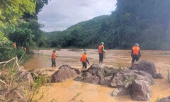 Quảng Nam: Cố vượt sông Bung, nam thanh niên bị lũ cuốn mất tích
