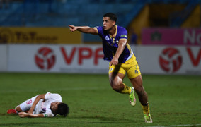Thắng đậm CLB Bình Dương, Hà Nội FC thách thức cuộc đua vô địch V-League