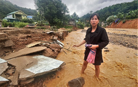 Video: Đêm ám ảnh của người dân vùng rốn lũ Kỳ Sơn