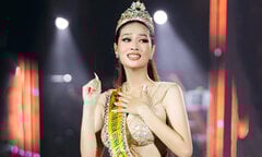 'Bà trùm hoa hậu' tiết lộ gia cảnh đặc biệt của Đoàn Thiên Ân