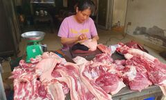Giá thịt heo ngoài chợ bắt đầu giảm sâu