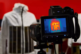 Các nhà khoa học Anh tiết lộ phát minh gây sốc: Áo tàng hình