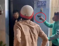 Thanh niên nghi cầm súng xông vào quán bánh canh đe dọa người dân ở TP.HCM