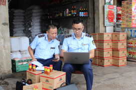 Hàng nghìn lọ sa tế tôm giả mạo nhãn hiệu Thuận Phát