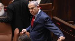 Cựu Thủ tướng Israel Benjamin Netanyahu nhập viện