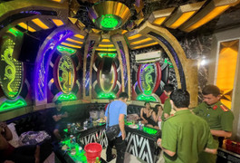 Bắt chủ quán Karaoke Luxury Hồng Phúc ở Đồng Nai