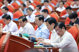 Trung ương thảo luận về tình hình kinh tế - xã hội, ngân sách nhà nước