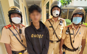 TP.HCM: Bị CSGT truy đuổi, 3 tên trộm vứt xe nhảy xuống kênh tẩu thoát