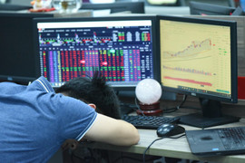 Chứng khoán tiếp tục lao dốc, VN-Index giảm hơn 40 điểm