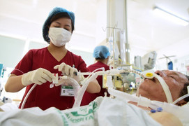 Thiếu điều dưỡng khắp nơi, Sở Y tế TP.HCM đề xuất có thêm trợ lý điều dưỡng