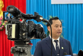 Louis Holdings bị xử phạt vì mua chui cổ phiếu