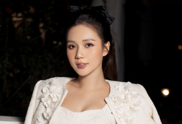 Ngọc Anh 'Phố trong làng' khoe vẻ thanh lịch trong sắc trắng tinh khôi 